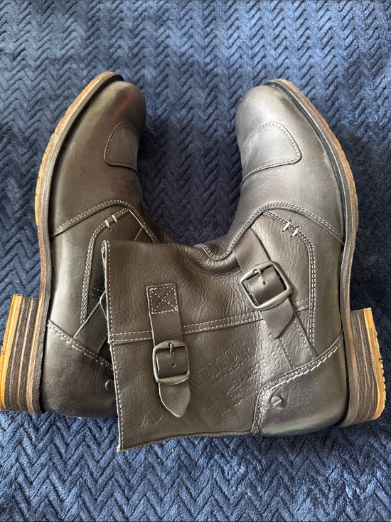 Steve Madden Other - NWT, Steve Madden Metallic Gray Leather Ankle Booties